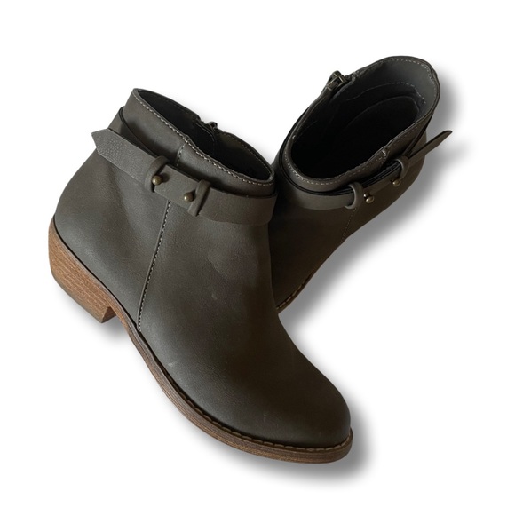 Girl’s Harper Canyon Grey Belted Bootie - Picture 2 of 3